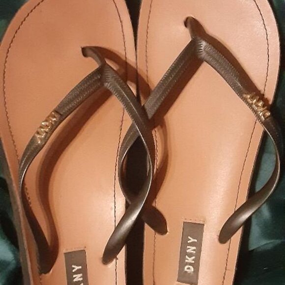 DKNY Sandals - Picture 1 of 3